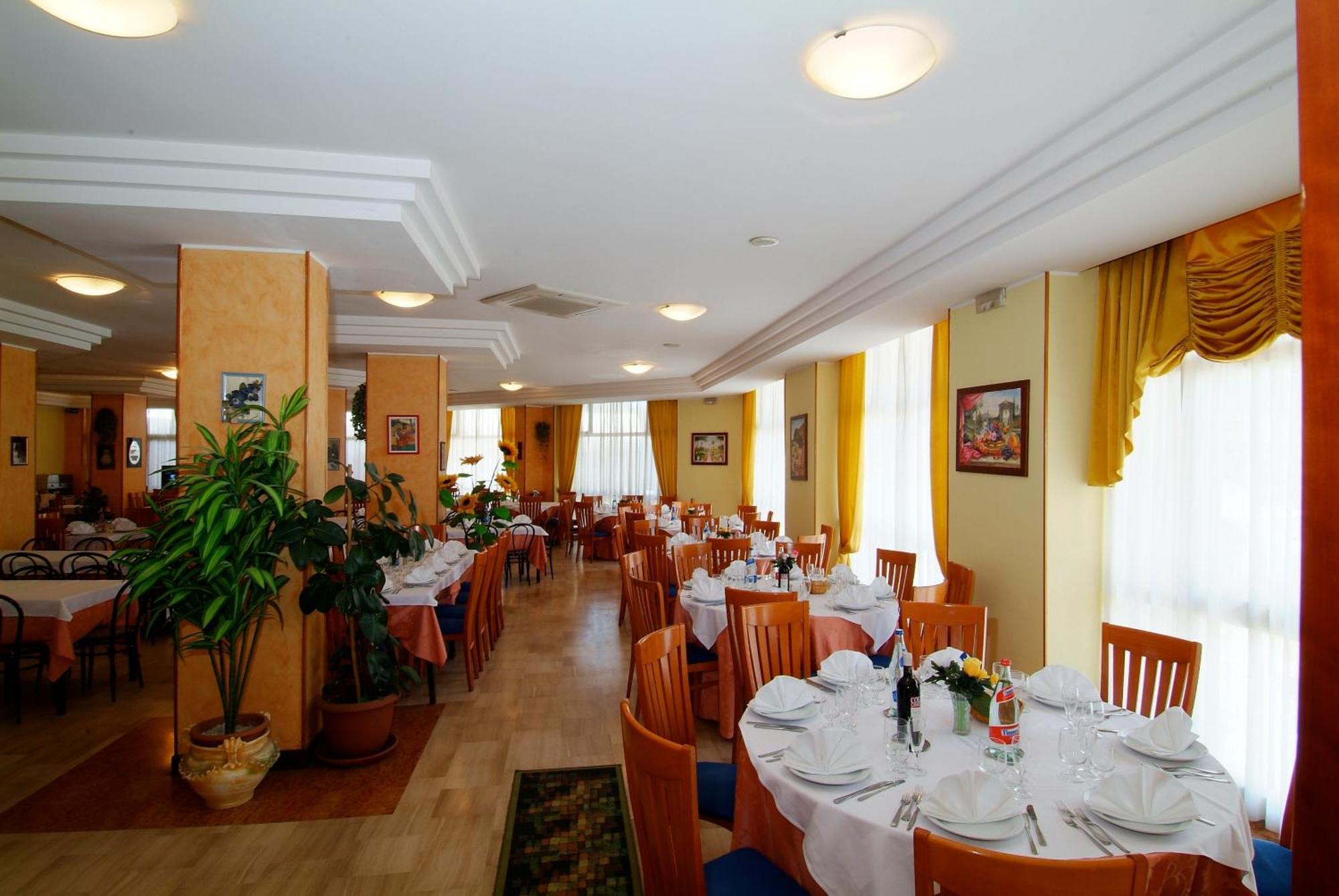 Grand Eurhotel Montesilvano Marina Exteriör bild