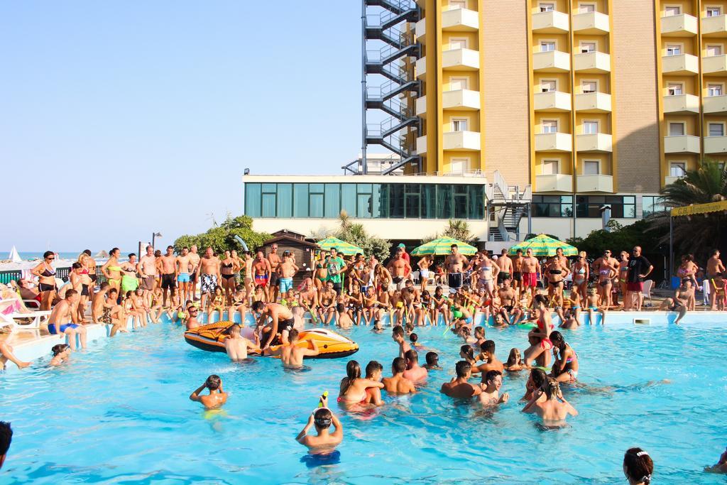 Grand Eurhotel Montesilvano Marina Exteriör bild