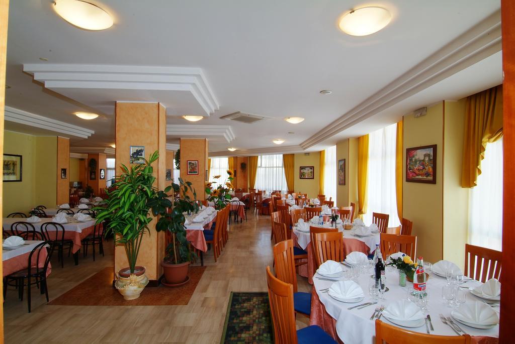 Grand Eurhotel Montesilvano Marina Exteriör bild
