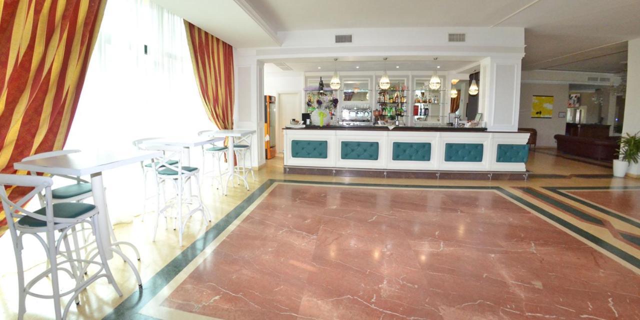 Grand Eurhotel Montesilvano Marina Exteriör bild