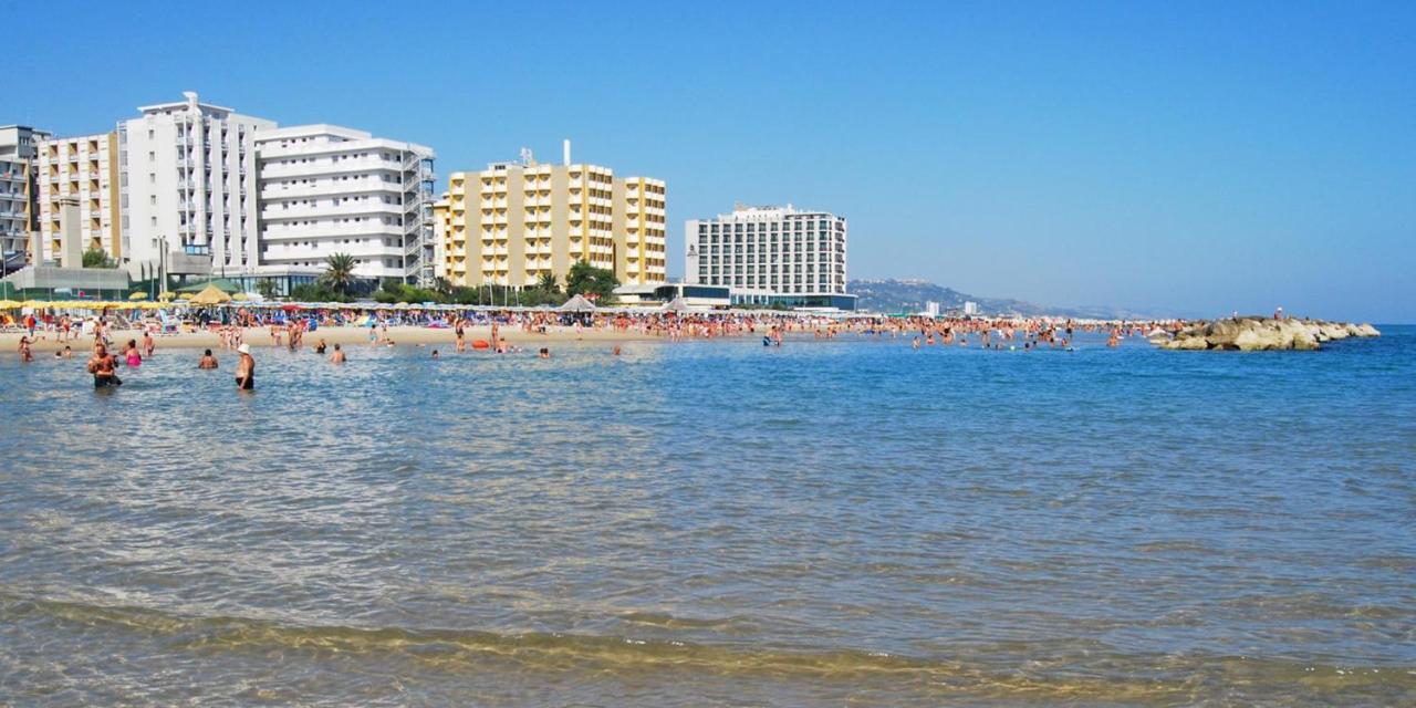 Grand Eurhotel Montesilvano Marina Exteriör bild